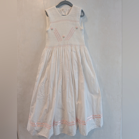 STRASBURG Girls Elegant Smocked Embroidered White Sleeveless Dress Size 10 - Picture 11 of 11